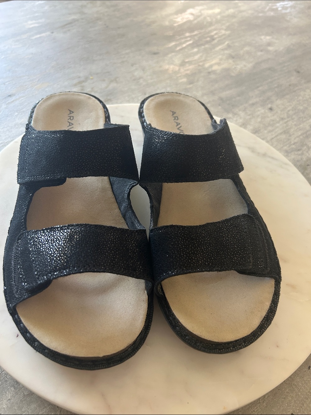 Aravon Black Metallic Suede
Cambridge 2 Strap Sandal women’s size 10 - Picture 3 of 12